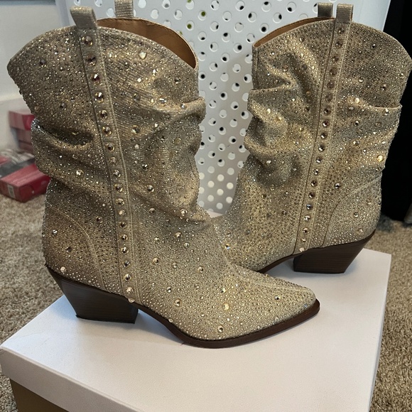 Jessica Simpson Gold Heeled cowboy boots! - Picture 1 of 4